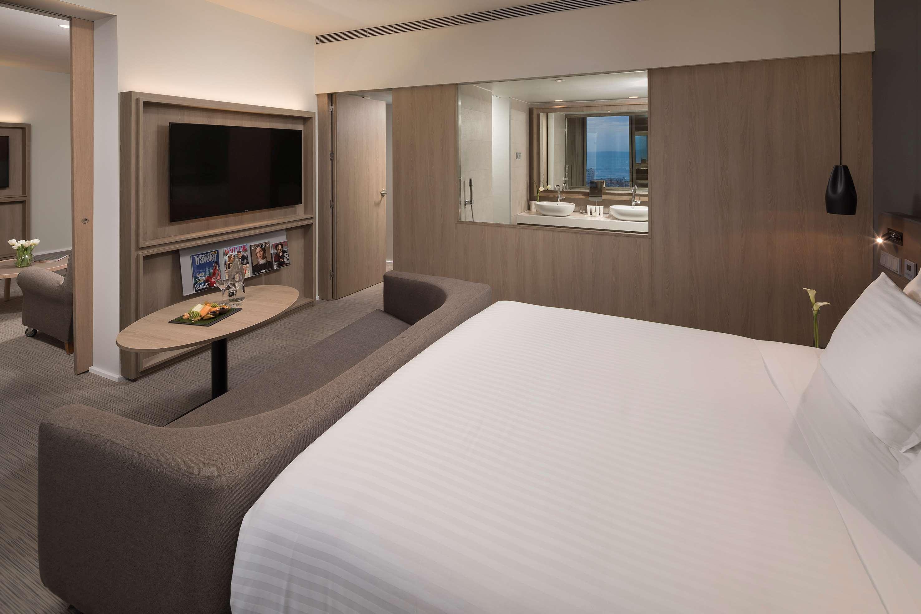 Melia Barcelona Sky 4* Sup Hotel Exterior photo