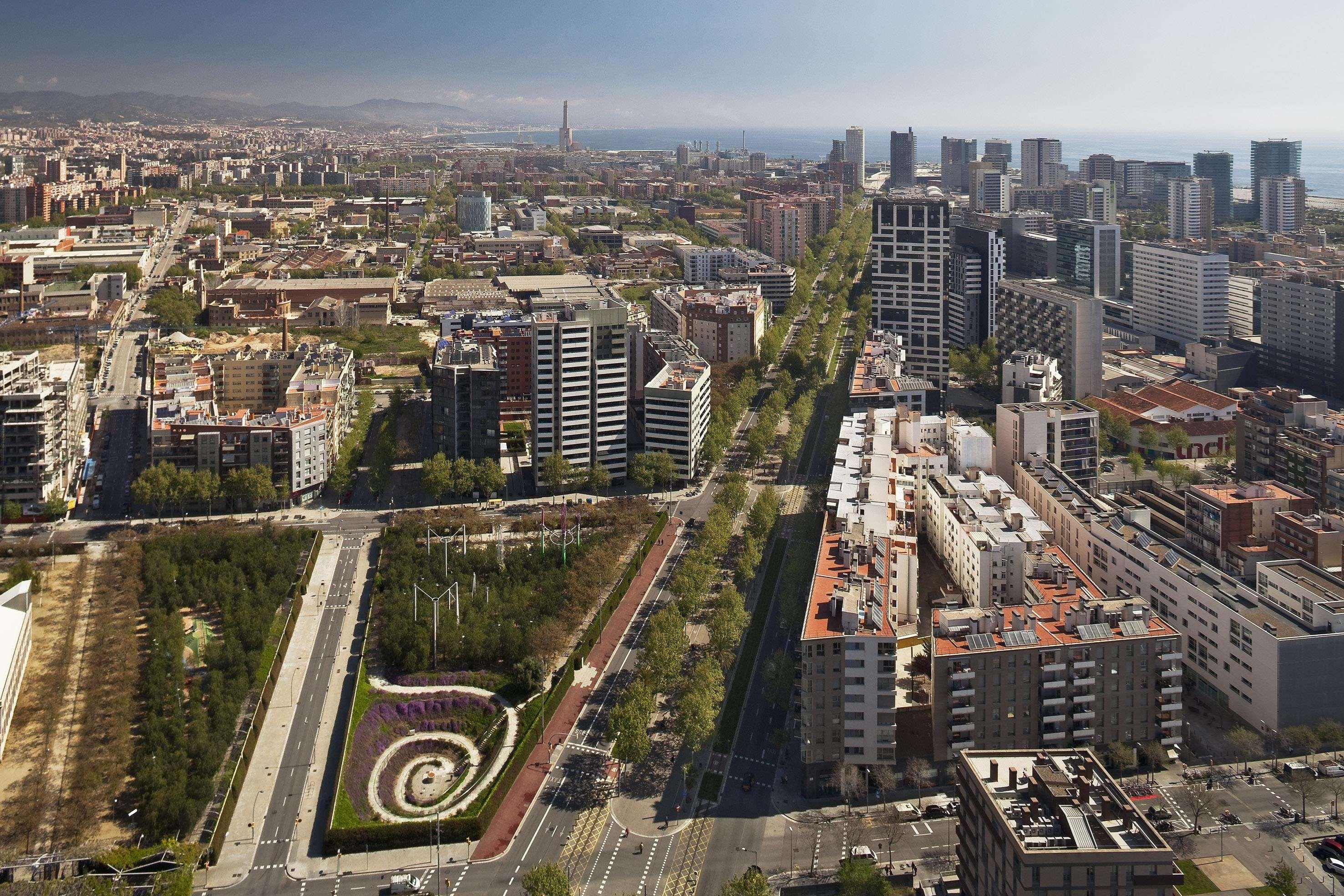 Melia Barcelona Sky 4* Sup Hotel Exterior photo